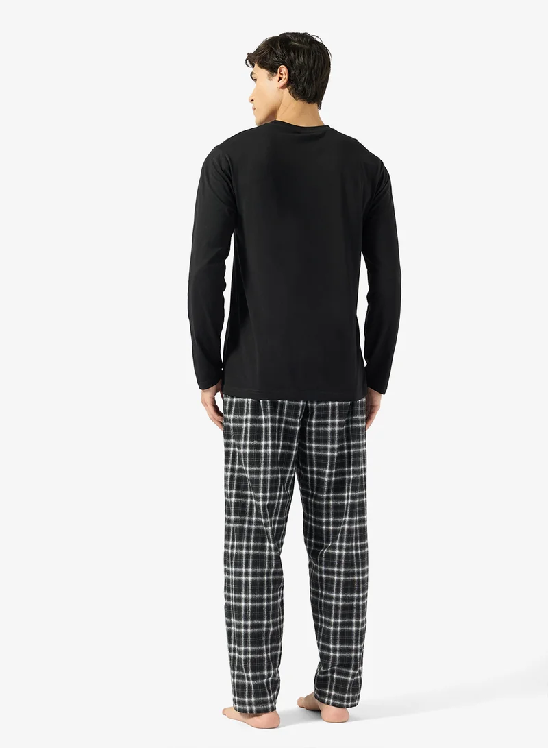 سفنتي فايف طقم تي شيرت وبنطلون بقصة عادية